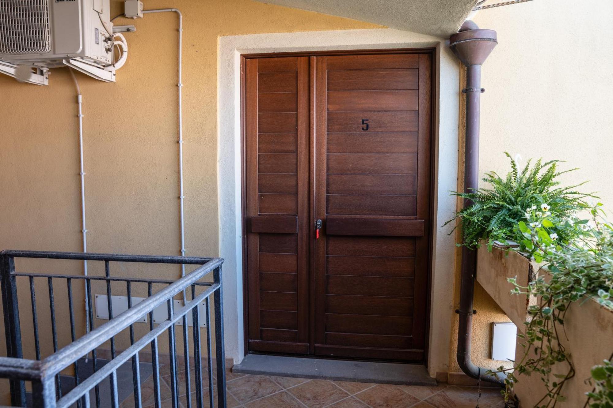 Casa Graziosa Apartamento Nurachi Exterior foto